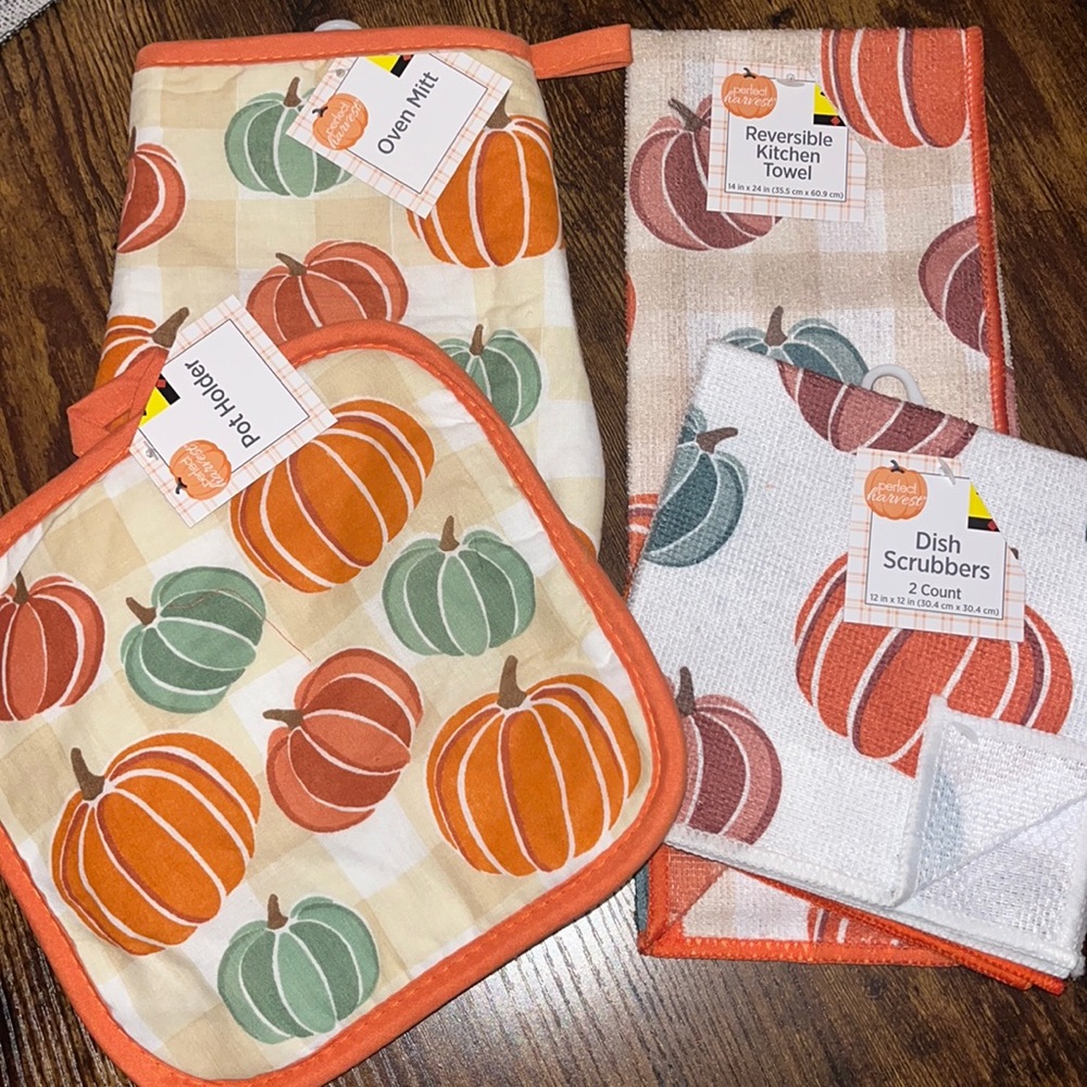 Perfect Harvest Autumn Pumpkin 5 pc.Kitchen Set  NWT